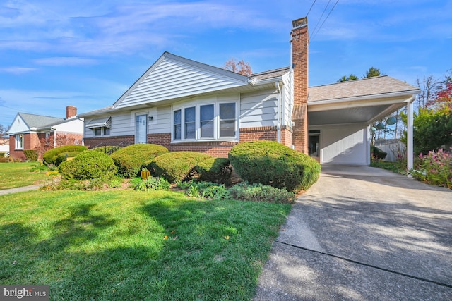 view of front of property with a carport and a front yard