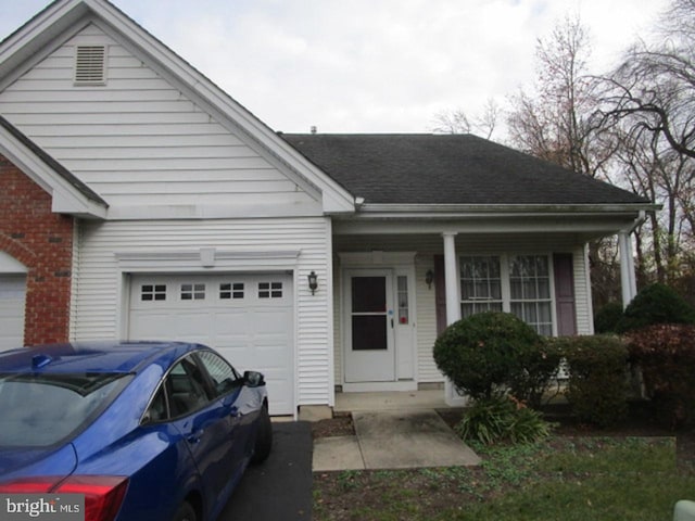 view of front of house featuring a garage