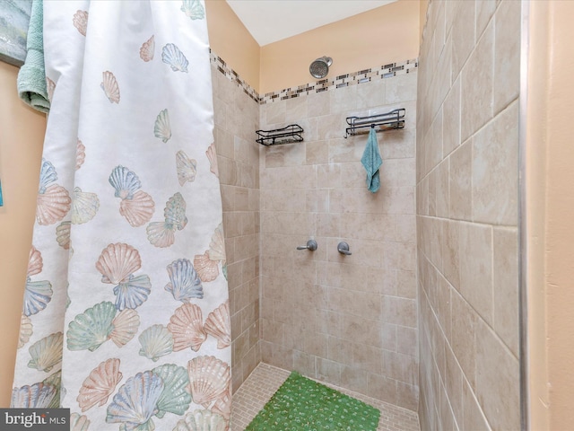 bathroom featuring a shower with curtain