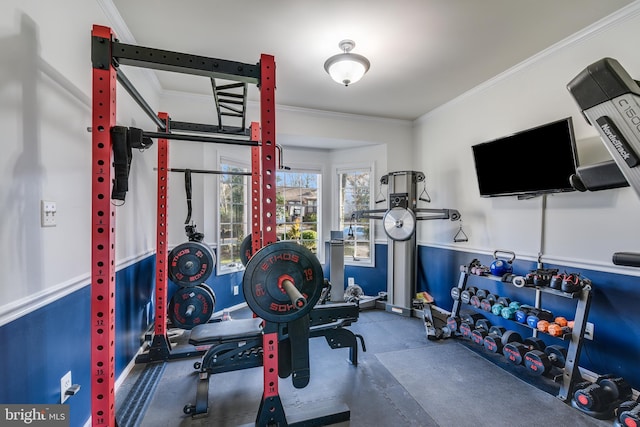 workout room with ornamental molding