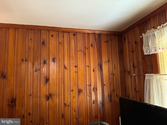 14423 Long Branch Rd, Woodford, VA 22580 - detailed view of wooden walls