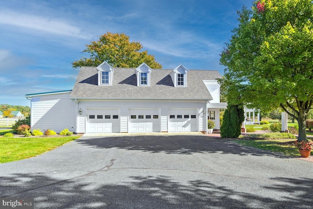 view of front facade featuring a garage