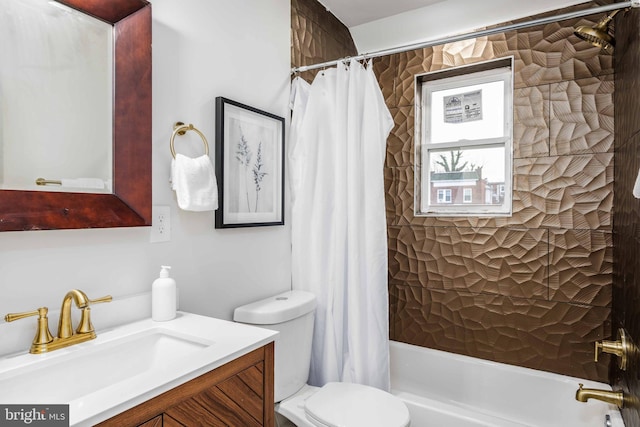 full bathroom featuring shower / bathtub combination with curtain, vanity, and toilet