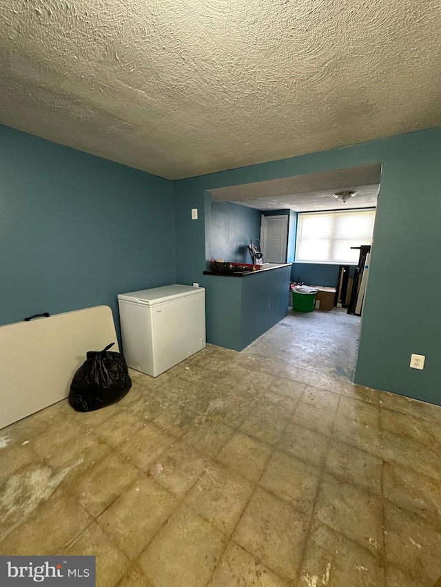 washroom featuring a textured ceiling