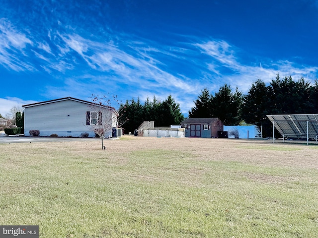 view of yard with a shed