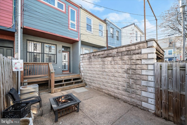 view of patio with a fire pit