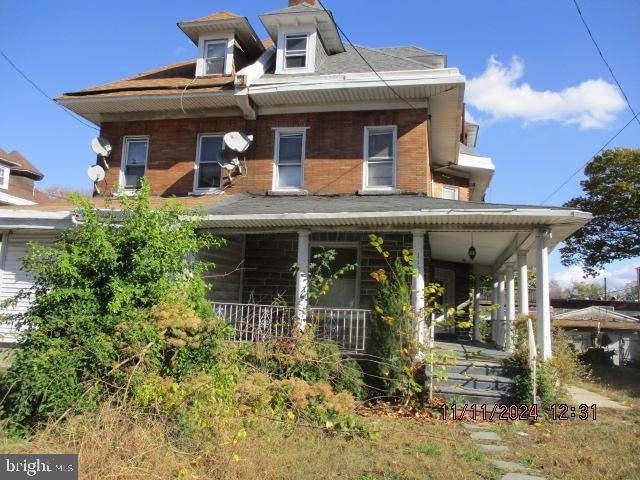 view of front of property with a porch