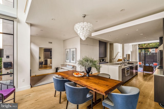 dining room featuring a chandelier, recessed lighting, visible vents, baseboards, and light wood-style floors