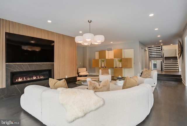 living room with dark wood-type flooring and a notable chandelier