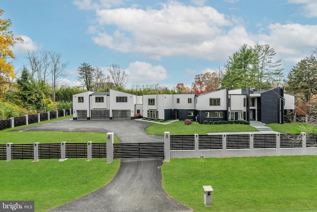 view of front of house with a front lawn