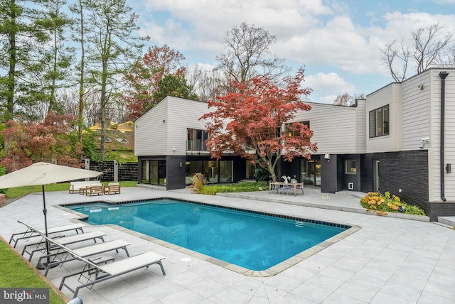 view of swimming pool featuring a patio