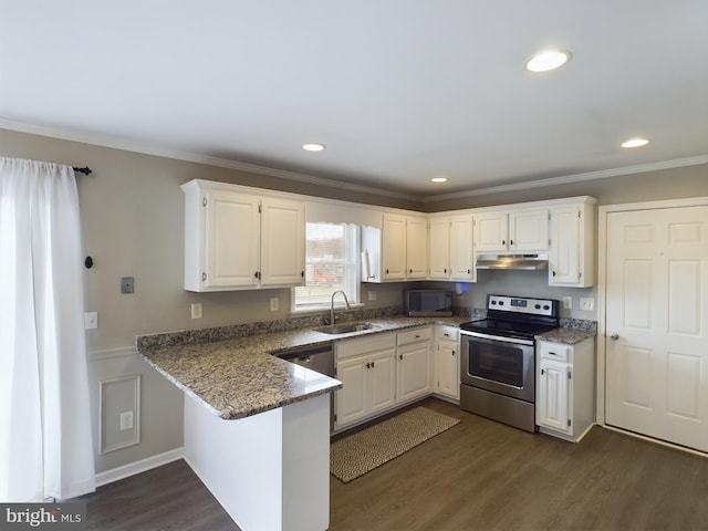 kitchen featuring white cabinetry, sink, stainless steel appliances, dark wood-type flooring, and kitchen peninsula