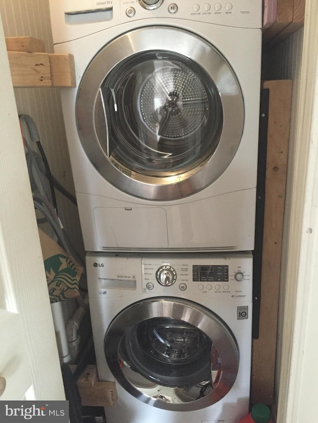 washroom with stacked washer / drying machine