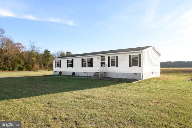 manufactured / mobile home with a front lawn