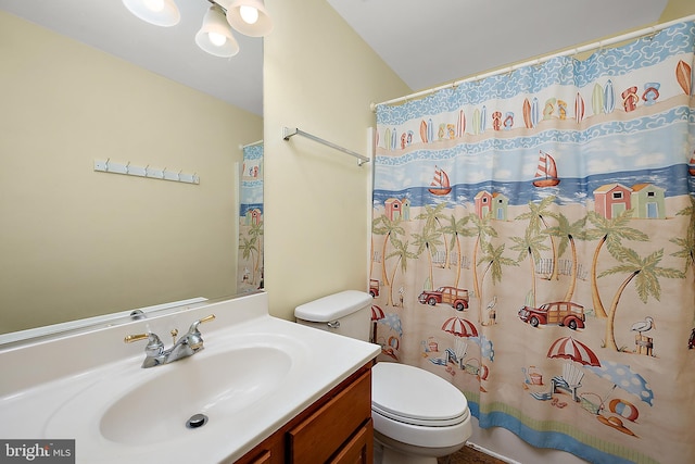 bathroom featuring a shower with curtain, vanity, toilet, and lofted ceiling