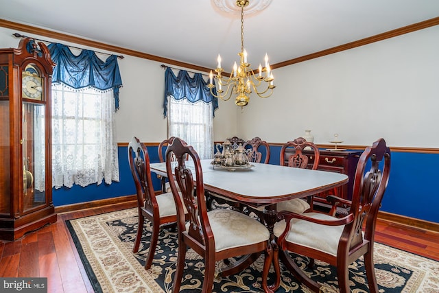 dining space with a notable chandelier, dark hardwood / wood-style flooring, and ornamental molding