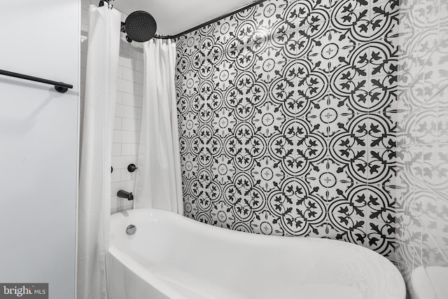 bathroom featuring shower / tub combo with curtain