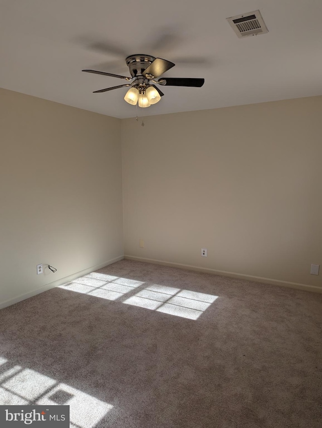 carpeted empty room featuring ceiling fan