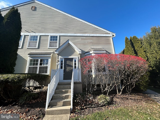 view of front of property