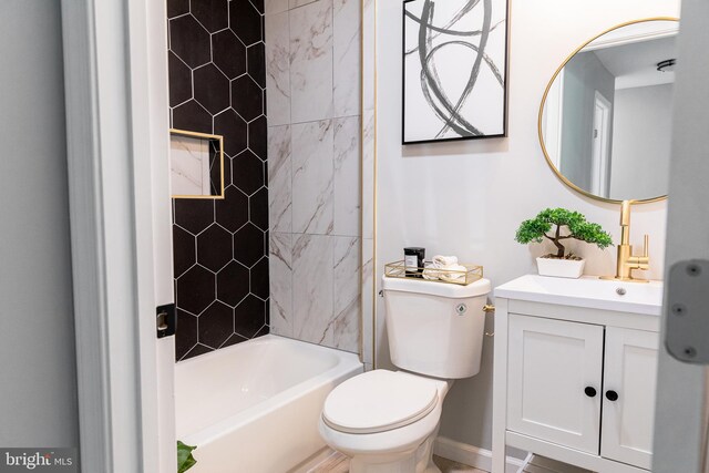 full bathroom with vanity, toilet, and tiled shower / bath