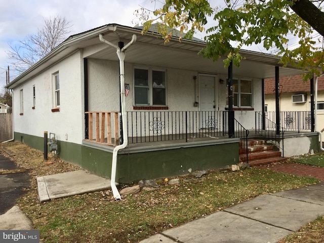 view of front of property featuring covered porch