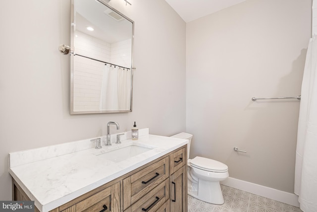 bathroom featuring vanity, curtained shower, and toilet