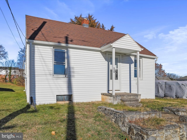 exterior space featuring a front yard