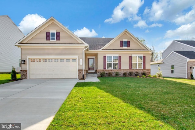 craftsman-style house featuring a front lawn