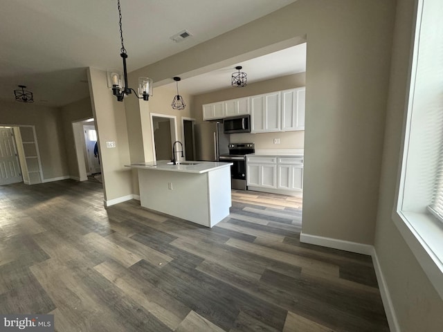 kitchen with sink, stainless steel appliances, dark hardwood / wood-style floors, white cabinets, and decorative light fixtures