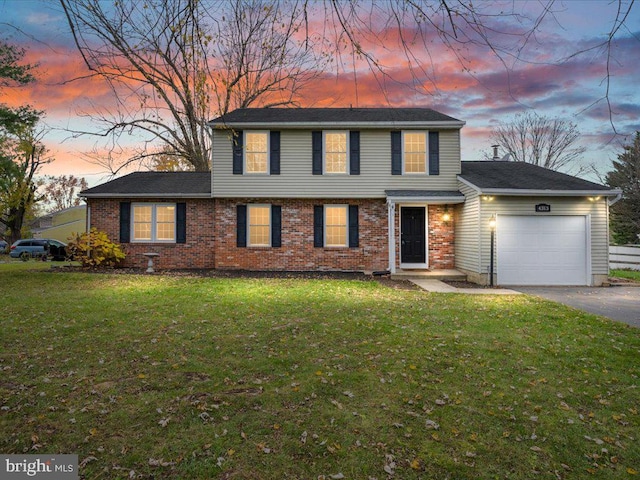 view of front property featuring a garage and a lawn