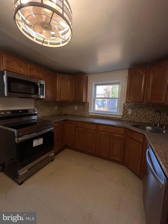 kitchen featuring decorative backsplash, sink, and stainless steel appliances