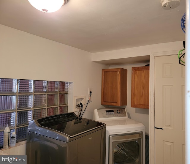 laundry area featuring cabinets and independent washer and dryer