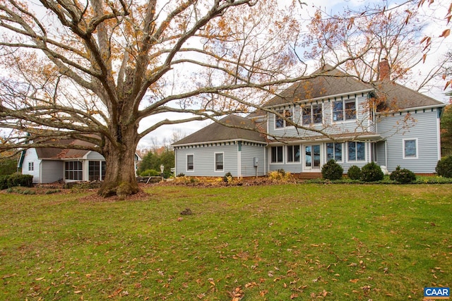 view of front of house featuring a front yard