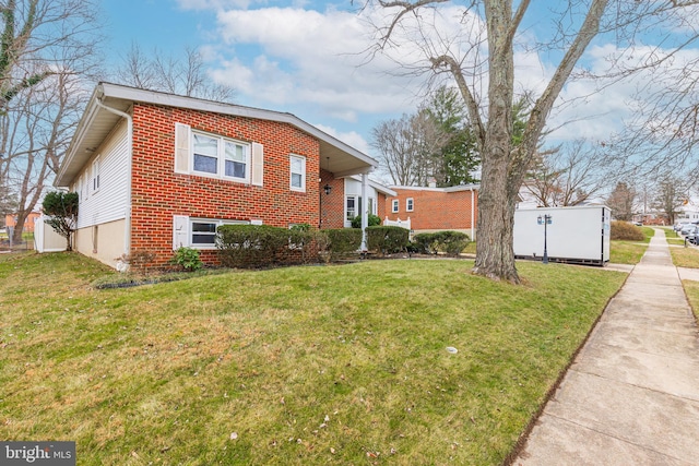 view of front of house featuring a front yard