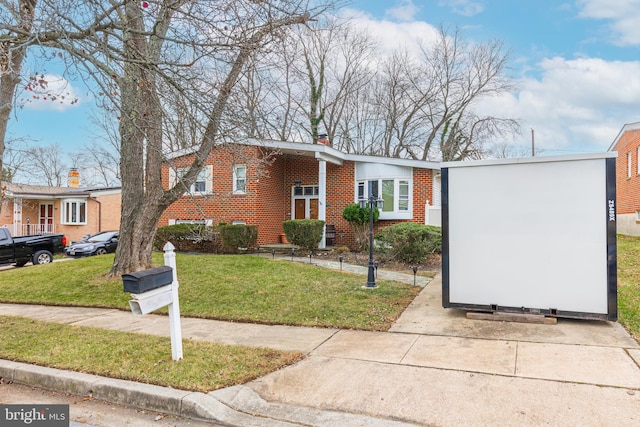 view of front of house with a front yard