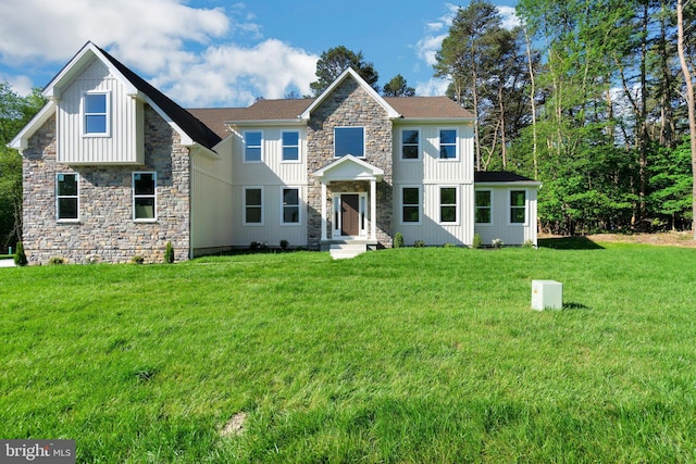 view of front of property with a front yard