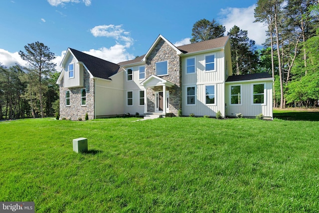 view of front facade with a front yard