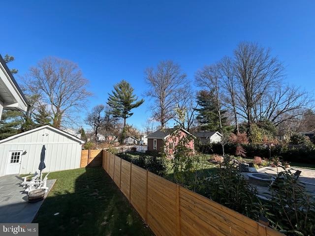 view of yard with a patio and an outdoor structure