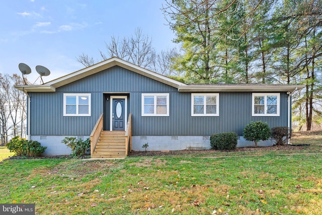 view of front of home featuring a front yard