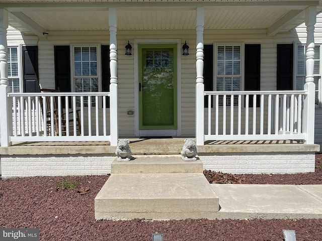 property entrance with covered porch