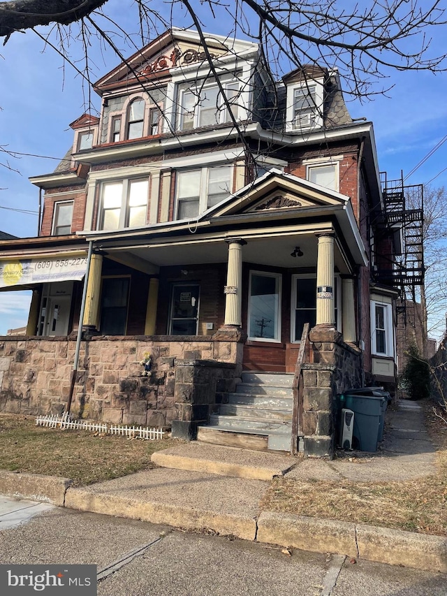 view of front facade with a porch