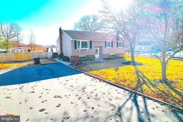 view of front facade featuring a front yard