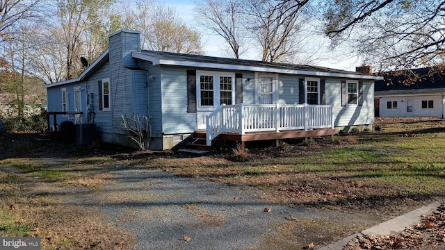 view of front of property featuring a deck