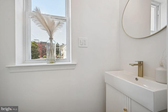 bathroom featuring sink