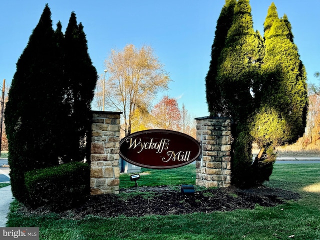 community / neighborhood sign with a yard