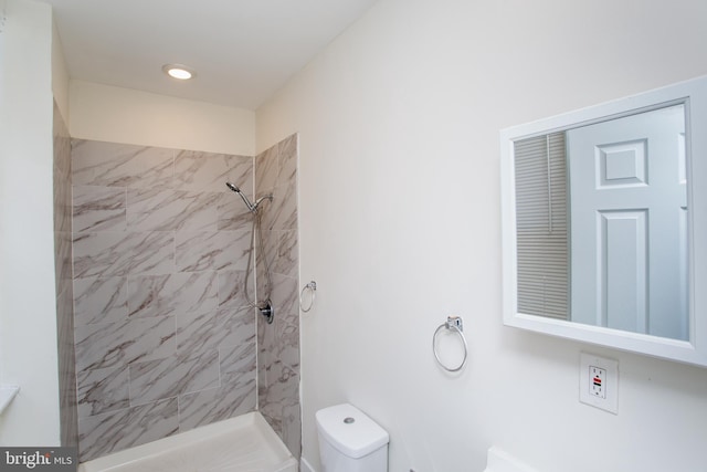 bathroom featuring toilet and tiled shower