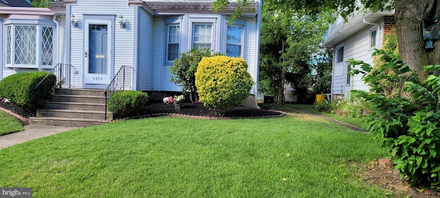 exterior space with a yard