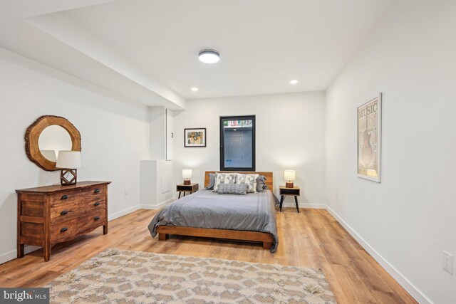 bedroom with light wood-style floors, recessed lighting, and baseboards