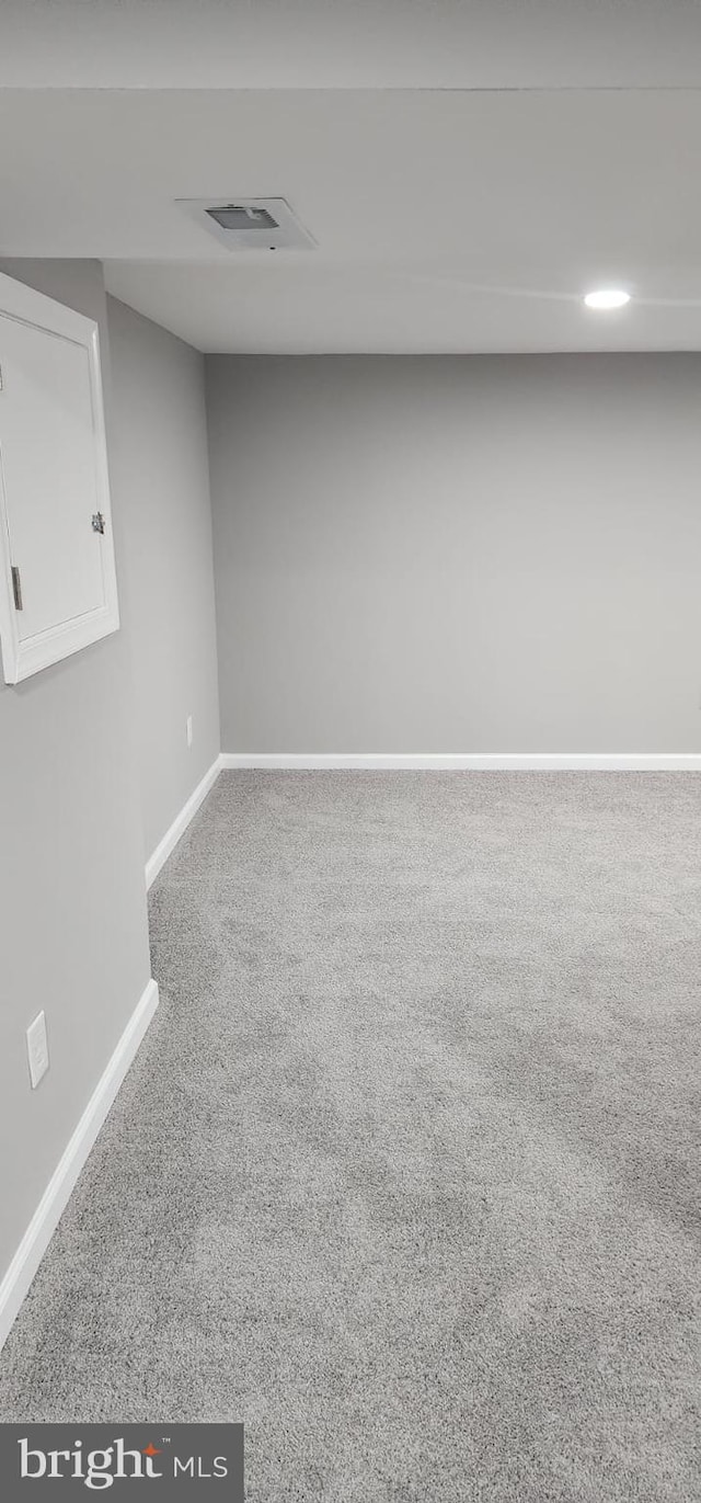 finished basement featuring carpet floors, visible vents, and baseboards