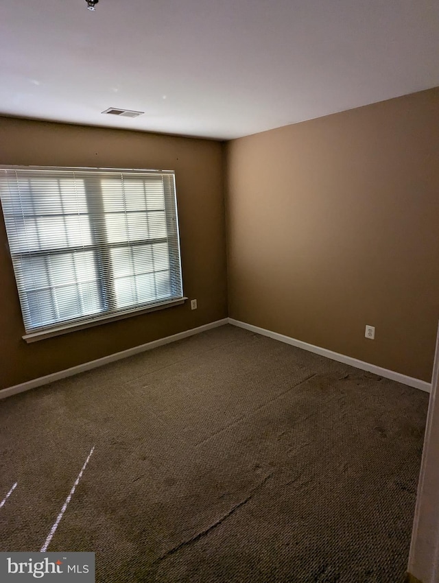 spare room with carpet flooring